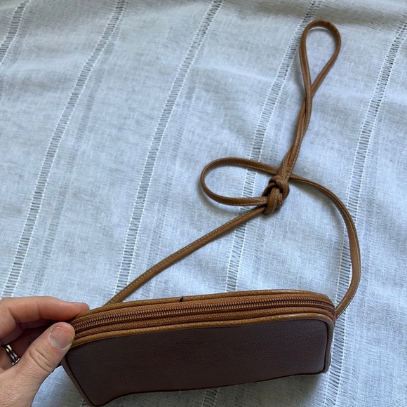 Esprit Vintage Brown Crossbody Bag with Sleek Design - Picture 11 of 14